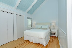 3 bedrooms, WiFi, bed sheets, wheelchair access
