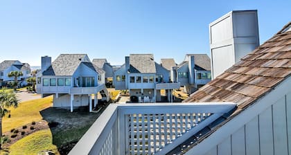 Newly renovated 3 bedroom villa with new 6 pass golf cart; access to both clubs