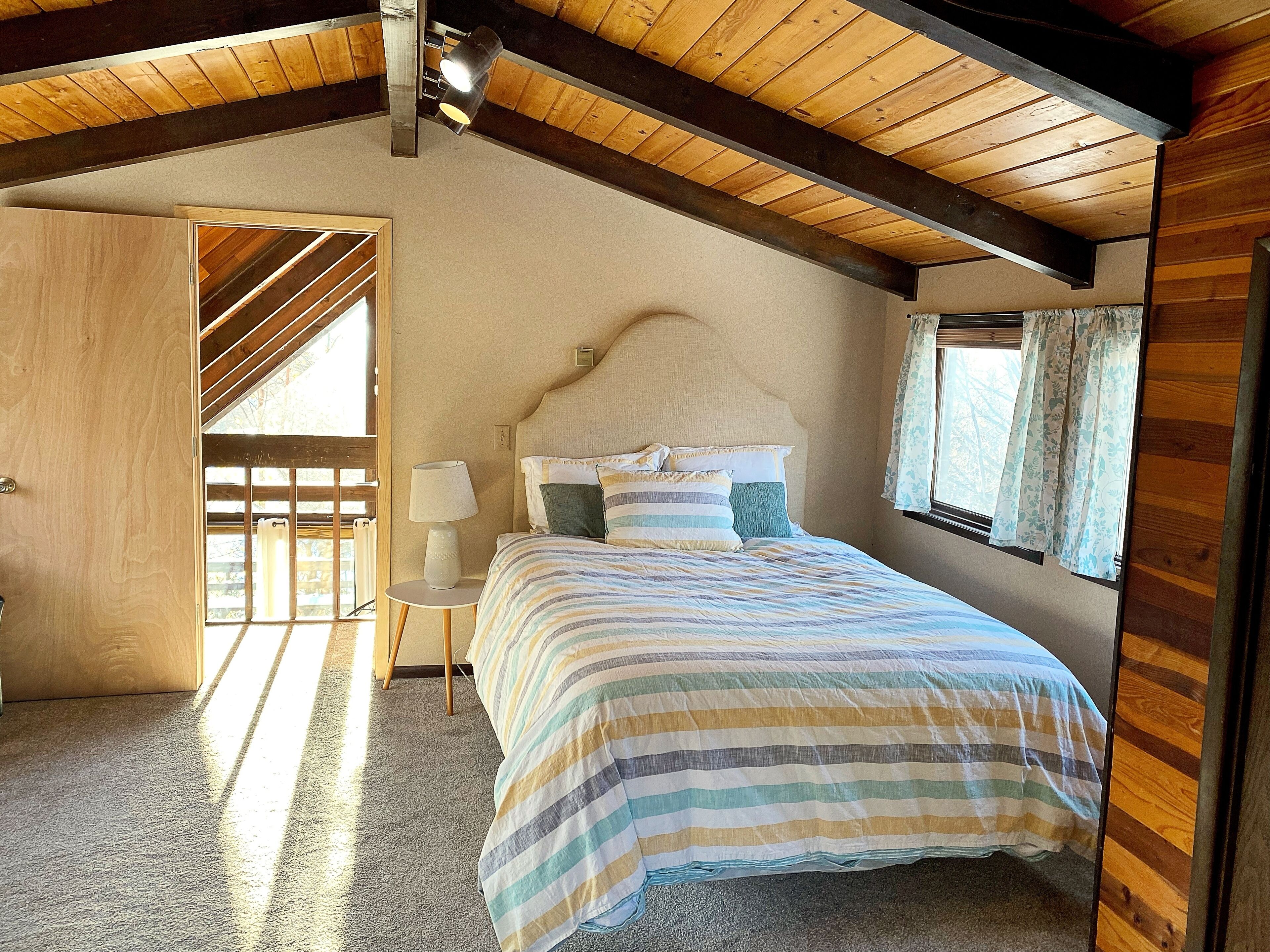 2 bedrooms, travel crib, free WiFi, bed sheets