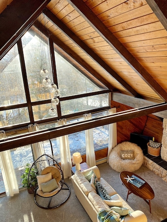 Smart TV, fireplace. Bel-Hygge 🐋Chalet, cozy comfort the AK way