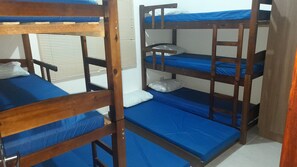 2 bedrooms, desk, iron/ironing board, free WiFi - Itanhaem. Cozy new house with pool and private barbecue area (Itanhaém)