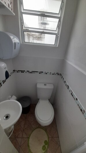 Hair dryer, soap, toilet paper - Itanhaem. Cozy new house with pool and private barbecue area (Itanhaém)