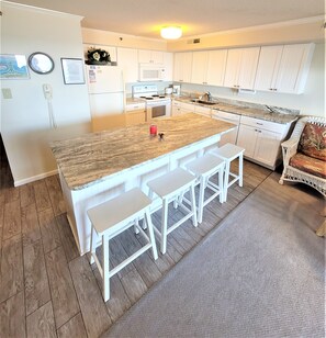 Fridge, microwave, stovetop, dishwasher