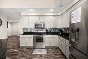 Fridge, microwave, stovetop, dishwasher
