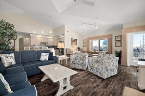 DVD player - 4100 Bldg - 3 Br 2 baths, outdoor pool. close to Convention Center, Night life and restuarants occ 10 (Ocean City)
