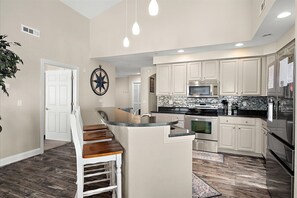 Fridge, microwave, stovetop, dishwasher - 4100 Bldg - 3 Br 2 baths, outdoor pool. close to Convention Center, Night life and restuarants occ 10 (Ocean City)