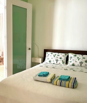 2 bedrooms, in-room safe, desk, iron/ironing board