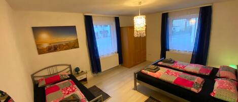 3 bedrooms, free WiFi, bed sheets