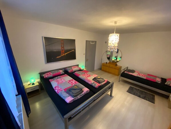 3 bedrooms, free WiFi, bed sheets