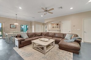 Smart TV, DVD player, table tennis, video library - Key West Themed Lakefront Oasis with Liveaboard Sailboat! (Orlando)
