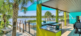 SLEEP ON A SAILBOAT starting 12/1 Lakefront Oasis!