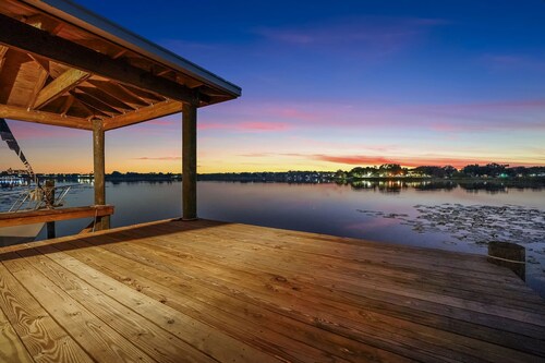 Key West Themed Lakefront Oasis with Liveaboard Sailboat!