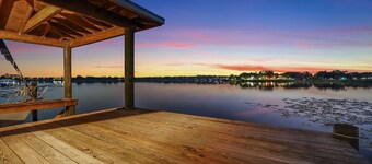 Key West Themed Lakefront Oasis with Liveaboard Sailboat!