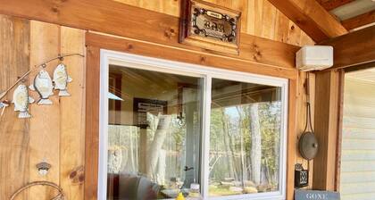 Riverside cabin with excellent kayaking and fishing