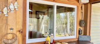 Riverside cabin with excellent kayaking and fishing