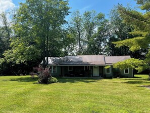 Exterior - Riverside cabin with excellent kayaking and fishing (Chase Mills)