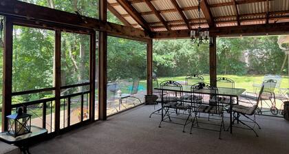 Riverside cabin with excellent kayaking and fishing