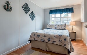 2 bedrooms, desk, free WiFi, bed sheets