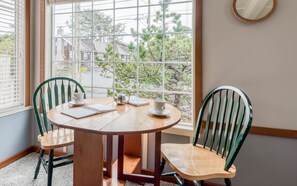 Dining - Perfect Beach Cottage, Friendly, Walk to Beach and Seaside Promenade (Seaside)