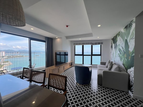 50-inch flat-screen TV with cable channels, TV - Apartment Thien Kim 2  (Nha Trang)