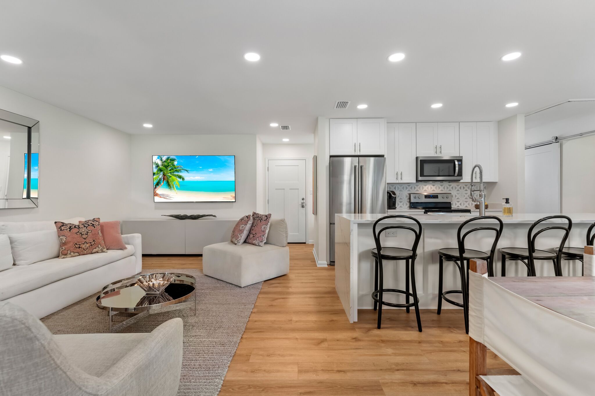 Smart-TV, DVD-Player, Bücher