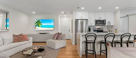 Smart-TV, DVD-Player, Bücher