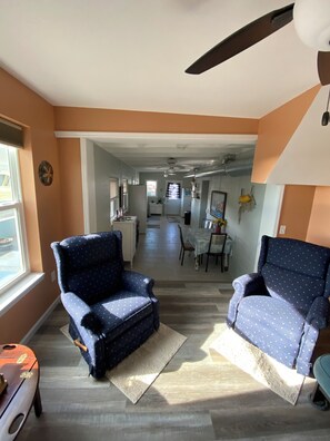 智能电视、DVD 播放器