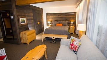 11 bedrooms, desk, iron/ironing board, travel crib