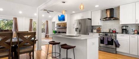 Fridge, oven, stovetop, dishwasher