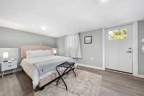 4 habitaciones, tabla de planchar con plancha, wifi y ropa de cama 