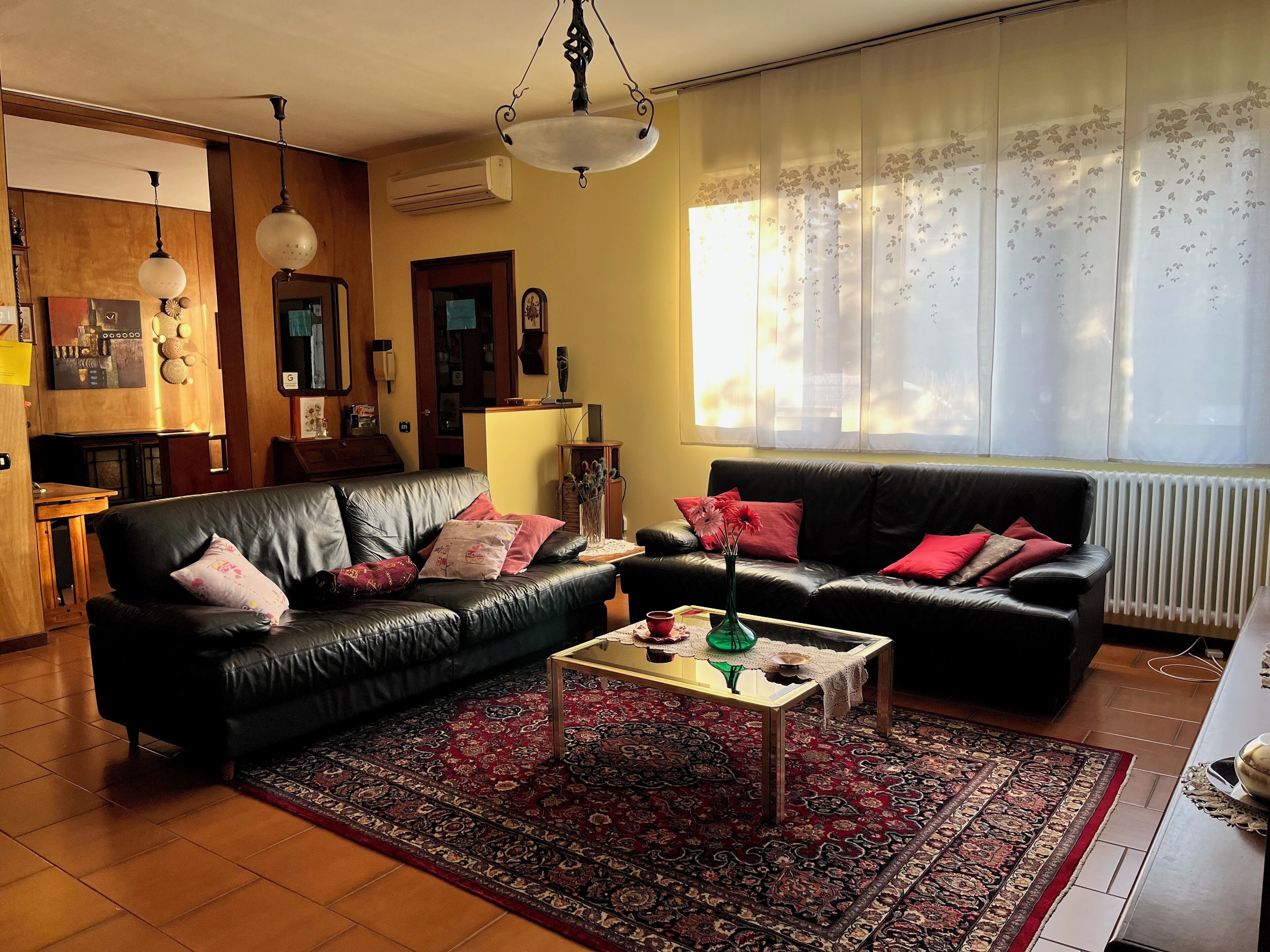 TV, fireplace, DVD player, books