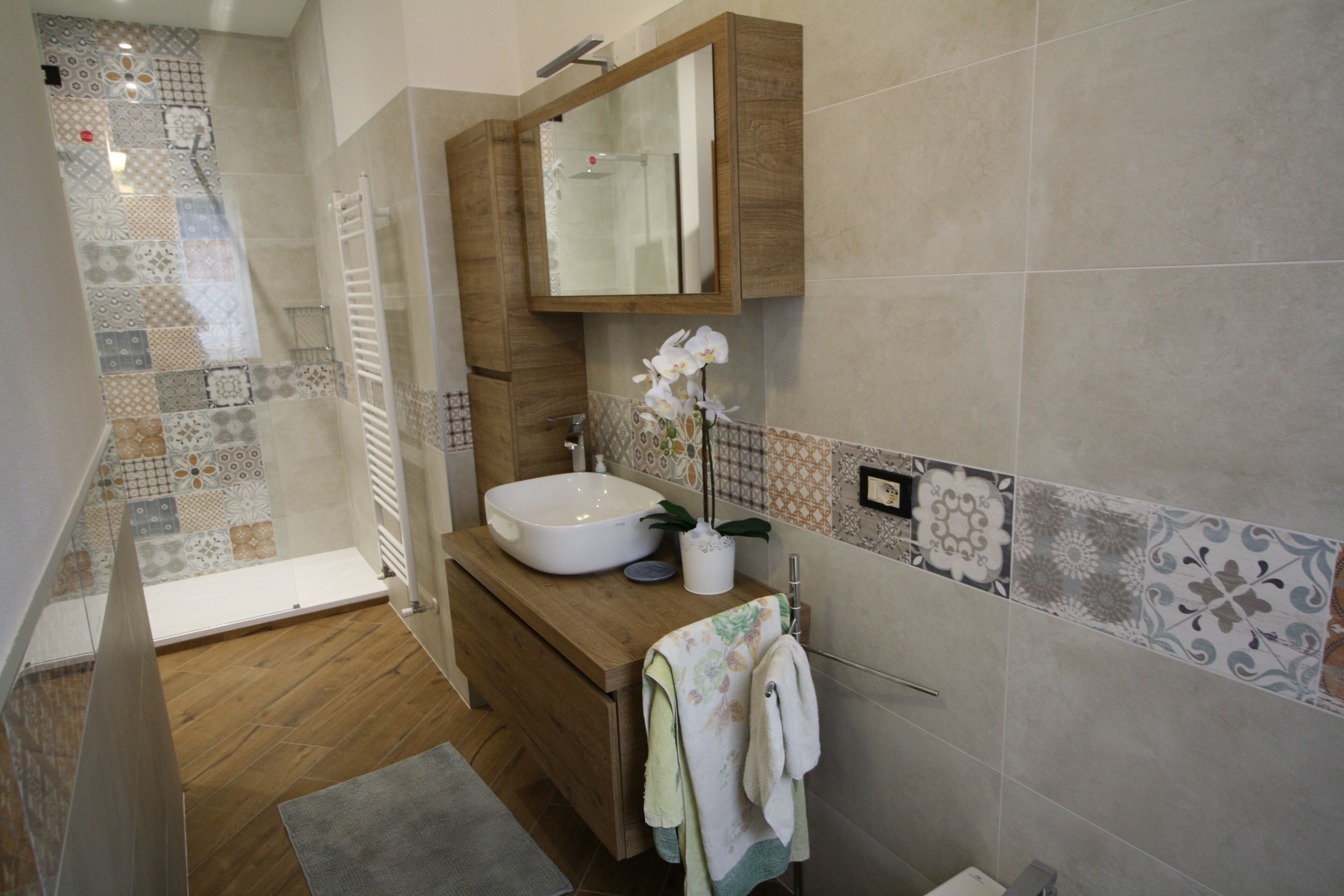 Shower, jetted tub, hair dryer, bidet