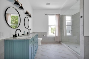 Bathtub, hair dryer, towels, shampoo