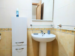 Douche, sèche-cheveux
