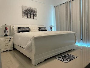 2 bedrooms, in-room safe, iron/ironing board, free WiFi