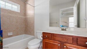 Bañera con ducha, secador de pelo