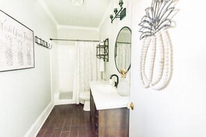 Combined shower/bathtub, hair dryer, towels, soap