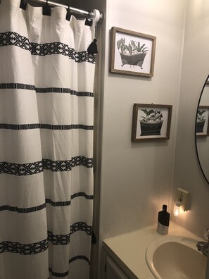 Combined shower/bathtub, hair dryer, towels, soap