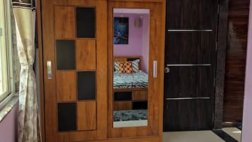 1 bedroom, desk, iron/ironing board, free WiFi