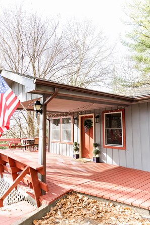 Terrace/patio - Hike, fish, swim & ski! Close to Grandfather Mountain, skiing & Linville Falls (Newland)
