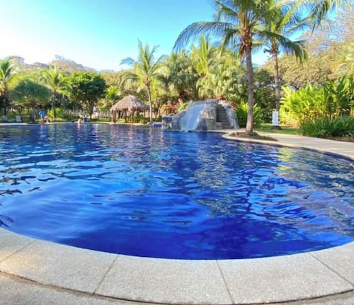 Luxury 4 Bedroom Oceanview Villa : Gated Resort Community- New Heavenly Beds!