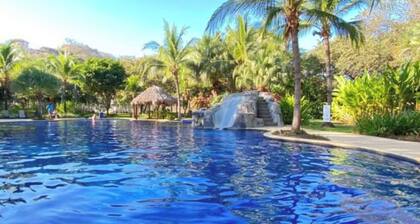 Luxury 4 Bedroom Oceanview Villa : Gated Resort Community- New Heavenly Beds!