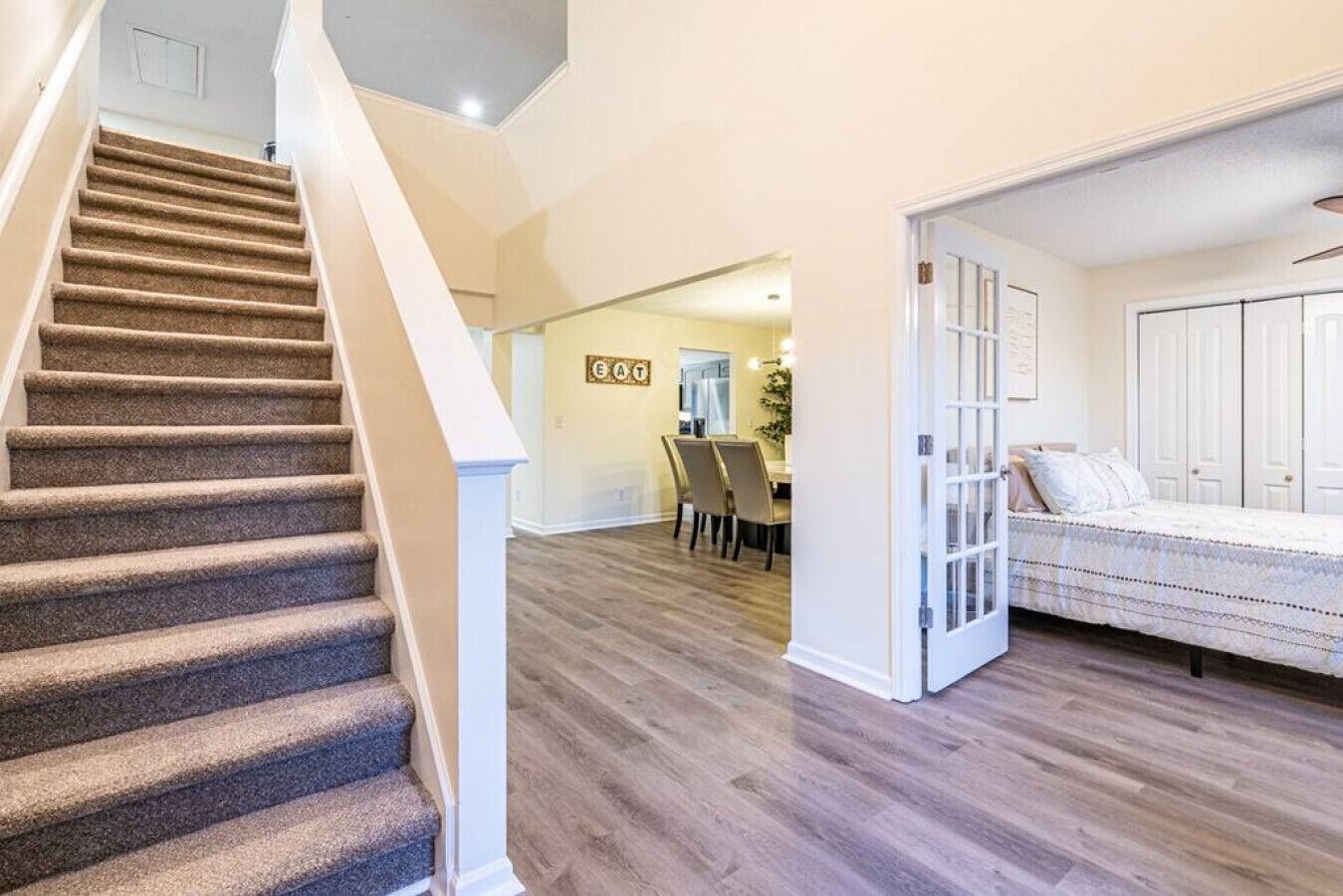 6 bedrooms, desk, iron/ironing board, WiFi