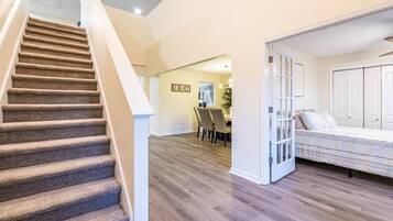 6 bedrooms, desk, iron/ironing board, WiFi