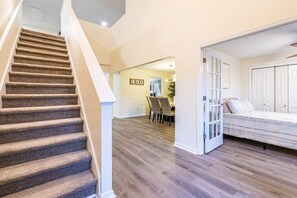 6 bedrooms, desk, iron/ironing board, WiFi