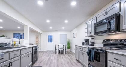 431 Jasmine · ⥼The Luxe⥽ Alluring 4600 SQ FEET 6 Bed 4 Bath Home