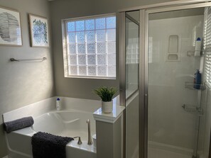 Combined shower/tub, towels, soap, shampoo
