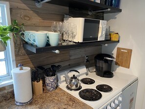 Micro-ondes, cafetière/bouilloire