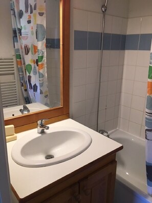 Een bad/douchecombinatie