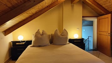 2 chambres, bureau, chambres insonorisées, fer et planche à repasser